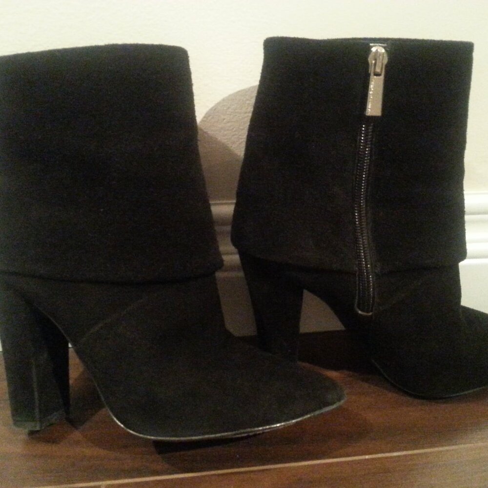 VINCE CAMUTO BLACK SUEDE BOOTS